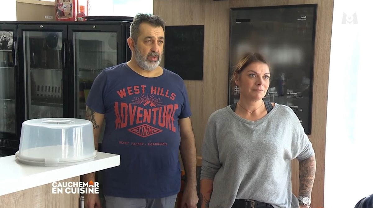 Cuisine d'un restaurant professionnel pendant le service, univers de l'émission Cauchemar en cuisine