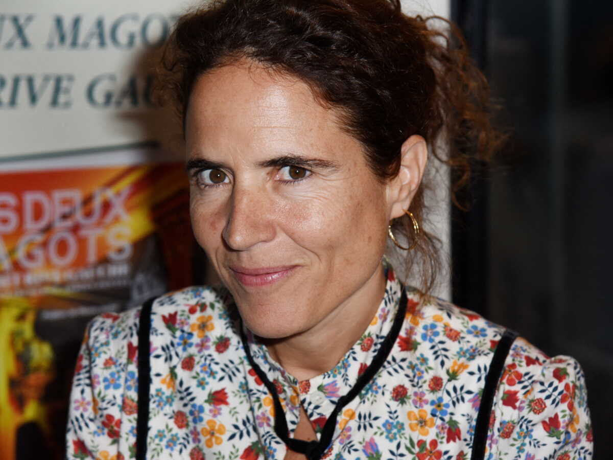 Portrait de Mazarine Pingeot, écrivaine et philosophe française.