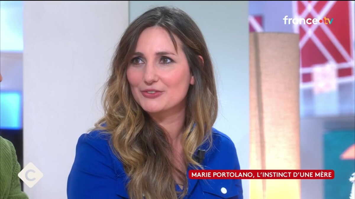Marie Portolano sur un plateau de télévision