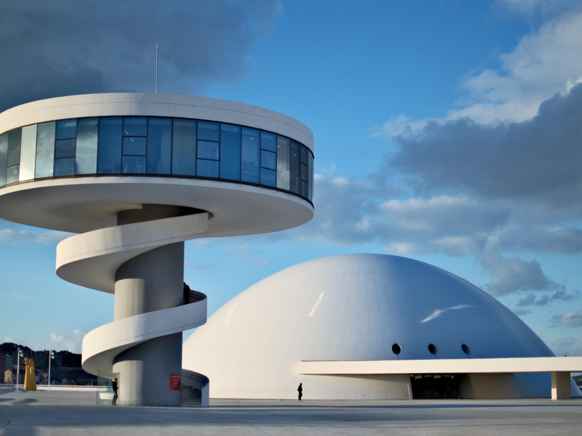 Congrès national de Brasília conçu par l'architecte Oscar Niemeyer, avec ses deux coupoles et ses tours jumelles